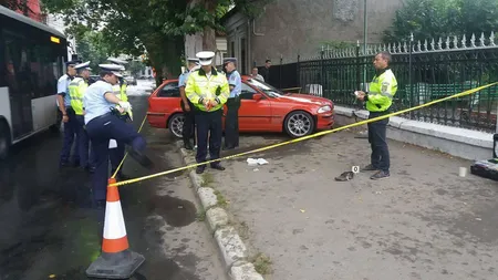 Un şofer a intrat cu maşina într-un grup de nuntaşi, la Brăila. Două persoane au fost rănite: UPDATE: Şoferul s-a predat