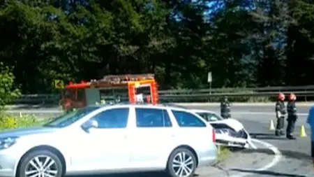 Carambol cu două autoturisme şi un autocar plin cu turişti, pe DN1 VIDEO