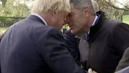 Boris Johnson face gafe: Salutul tradiţional maori s-a transformat într-o lovitură cu capul