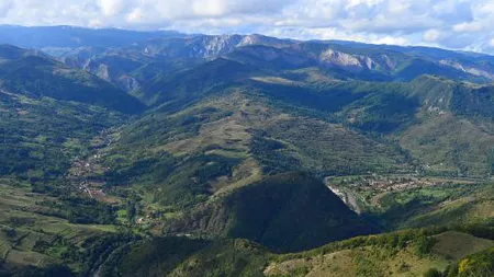 Mai mulţi turişti, între care 13 copii, rătăciţi în Munţii Apuseni, au fost salvaţi de jandarmii montani