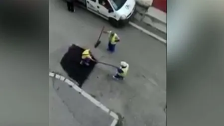 Asfaltare hazlie la Buzău. Cum nivelează muncitorii materialul proaspăt turnat VIDEO
