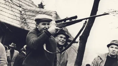 Arma de vânătoare a lui Nicolae Ceauşescu, scoasă la licitaţie. Preţul de pornire: 12.000 de euro