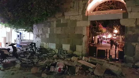 Imaginile dezastrului provocat de cutremurul care a lovit Grecia şi Turcia. Mai mulţi turişti au dormit sub cerul liber GALERIE FOTO