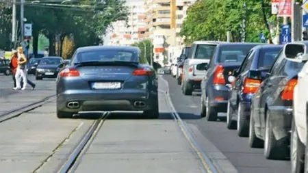 Zeci de amenzi date şoferilor în numai două ore, în Capitală. 11 permise au fost reţinute, 7 pentru depăşirea coloanei la semafor