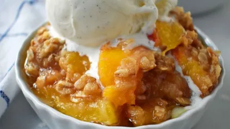 DESERTUL ZILEI: Desert crocant cu nectarine