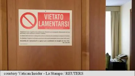 Ce anunț a apărut pe uşa biroului Papei Francisc