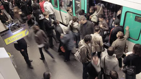 Alertă la Paris, într-o staţie de metrou. Cel puţin opt persoane au fost rănite