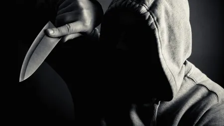 Incidente la o cursă ilegală de maşini, în Craiova. Un tânăr a fost înjunghiat în spate, de mai multe ori
