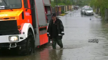 Prăpăd în ţară din cauza vremii extreme: Zeci de hectare de pădure distruse, gospodării şi străzi inundate VIDEO