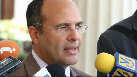 L-au bătut şi i-au confiscat paşaportul. Un deputat venezuelean îi acuză pe vameşi