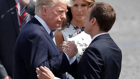 Trump, despre Macron: Îi place să mă ţină de mână
