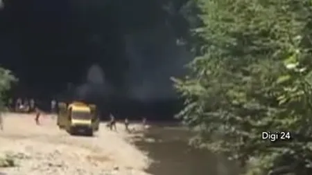 GORJ. Trei profesori şi prietenii lor au folosit un microbuz şcolar pentru a merge la un grătar în pădure VIDEO