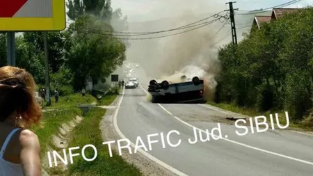 Microbuz în flăcări la Sibiu. Traficul a fost complet blocat