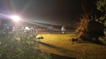 Primarul comunei Bulz: Zona afectată arată dezastruos. Toţi turiştii surprinşi de furtuna violentă au plecat spre casele lor VIDEO