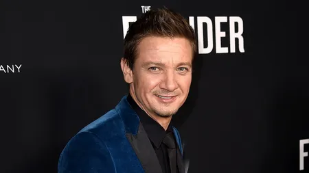 Jeremy Renner, starul din Avengers, s-a accidentat în timpul filmărilor. El şi-a rupt ambele braţe