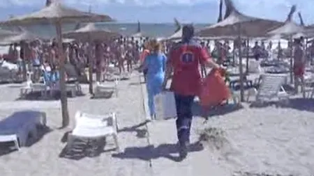 Două tinere, la un pas de înec în Costineşti, au fost salvate de salvamari şi pompieri