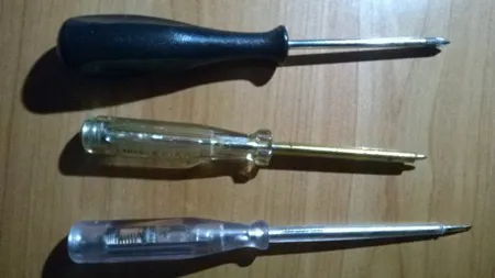 Caz incredibil la Iaşi. Un tânăr a atacat doi poliţişti cu şurubelniţa, pentru o amendă