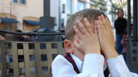 NU îl face pe copil să se simtă ruşinat. Iată efectele TOXICE ale ruşinii la copii