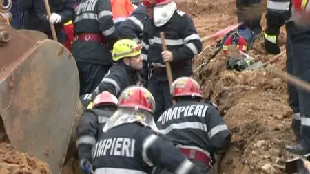 Bărbat căzut în fântână, pompierii l-au scos mort