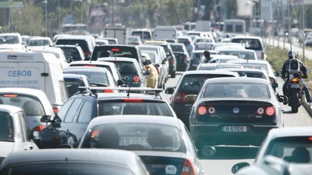ATENŢIE, ŞOFERI! Poliţia avertizează că traficul rutier este intens pe mai multe drumuri din ţară. Vezi rutele ocolitoare