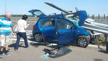 Au avut noroc cu carul. Un şofer a vrut să intre într-o benzinărie cu 100 de km la oră. S-a înfipt cu maşina în parapeţi FOTO