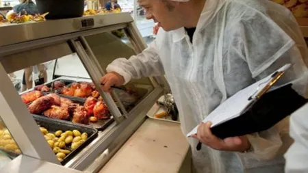 Şapte unităţi de alimentaţie publică de pe litoral, amendate cu 14.000 lei de ANSVSA, de la începutul săptămânii
