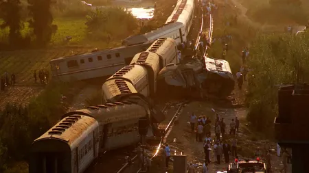 Coliziune frontală între două trenuri din Egipt: Bilanţul victimelor a crescut la 49 de morţi