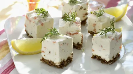 REŢETA ZILEI: Aperitiv cu brânză şi somon (fără foc)