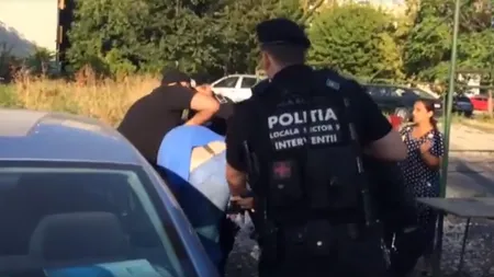 Scandal în sectorul 5 al Capitalei! Un comerciant ale cărui tarabe funcţionau ilegal s-a luat la bătaie cu Poliţia VIDEO