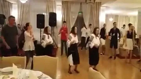 Mai multe bunicuţe au oferit un moment inedit la o nuntă. Vezi cum s-au distrat VIDEO