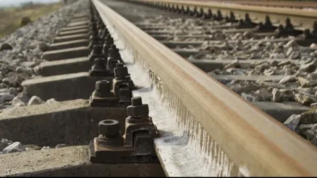 Două persoane, lovite de tren în Timiş. Traficul feroviar a fost întrerupt