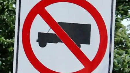 Restricţii de circulaţie pentru camioanele de peste 30 de tone în Dolj şi Mehedinţi