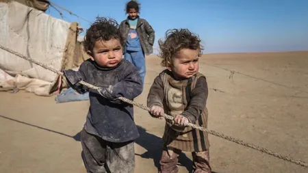 Civilii din Siria, în situaţie groaznică: Copii şi familii întregi trăiesc sub cerul liber, printre şerpi şi scorpioni