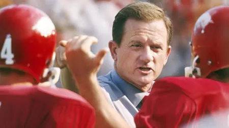 A murit legendarul antrenor de fotbal american Frank Broyles