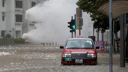 Taifunul Hato ajunge în Hong Kong. A fost decretată starea de ALERTĂ MAXIMĂ