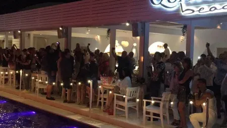 Şampania vine cu elicopterul la Quando Beach, din Mamaia