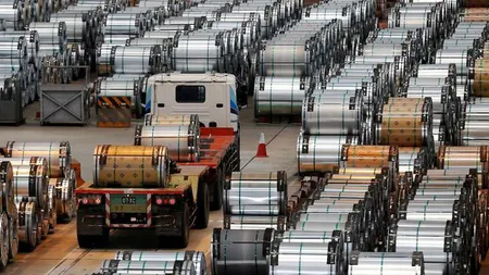 Comisia Europeană introduce taxe la importurile de oţel din China
