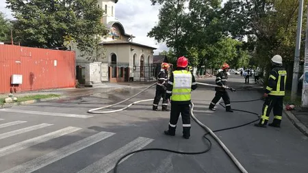 Incendiu puternic în sectorul 5 al Capitalei. Trei case au fost cuprinse de flăcări UPDATE