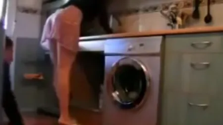 Bănuia că nevasta îl înşală, aşa că a montat o cameră-spion în casă. A avut parte de o surpriză mare VIDEO