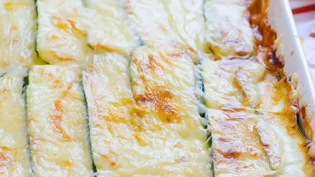 REŢETĂ DE WEEKEND: Lasagna cu dovlecei şi sos de brânză