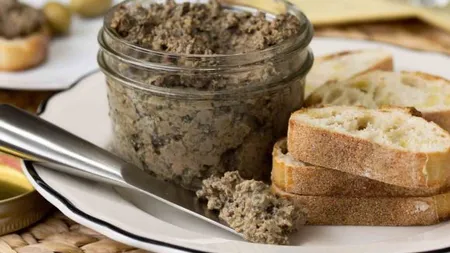 Pate de casă din ficăţei de pui şi ciuperci