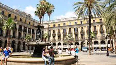Placa de Catalunya, evacuată de poliţie din cauza unui pachet suspect