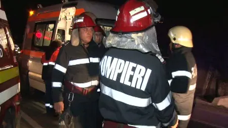 Accident grav în Suceava, trei tineri loviţi de o maşină pe trotuar. Şoferul a intrat în plin într-o bancă