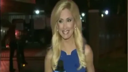 Ce a păţit un reporter chiar înainte să intre în direct. Când a văzut ce are pe sâni, a început să ţipe