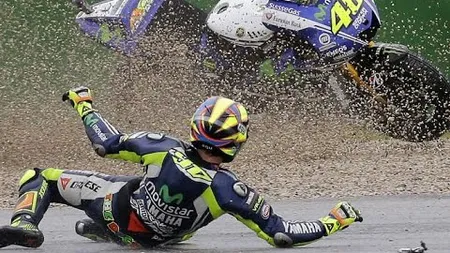 Valentino Rossi a suferit fracturi la tibie şi peroneu în timpul unui antrenament