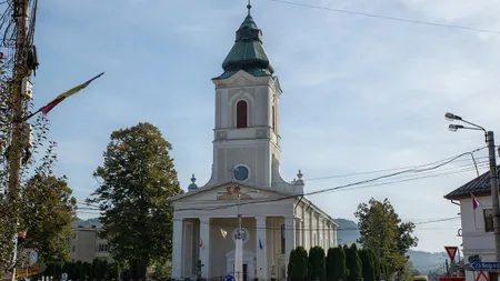 Bătaie la biserică, în timpul slujbei. Un tânăr de 18 ani a băgat în spital doi bătrâni