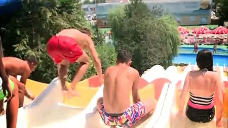 Distracţie pe cod roşu în ştrandurile din Capitală VIDEO