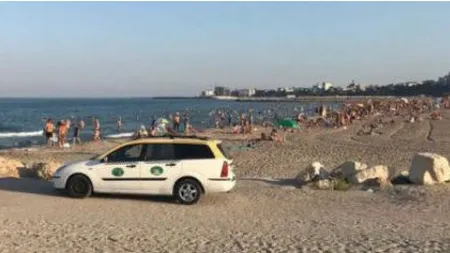 Tupeu la mare: au mers cu taxiul pe plajă