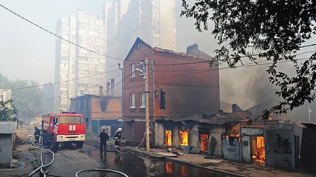 Incendiu devastator în oraşul rus Rostov-pe-Don. Cel puţin un mort şi zeci de răniţi. 120 de clădiri, în flăcări