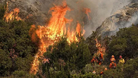 Los Angeles a depăşit punctul critic în lupta împotriva celui mai mare incendiu din istoria sa